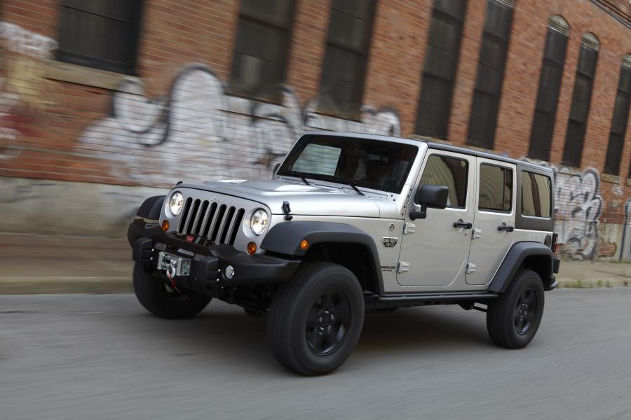  Jeep Wrangler Call of Duty MW3 Special Edition 2011 года  (фото 6 из 33)